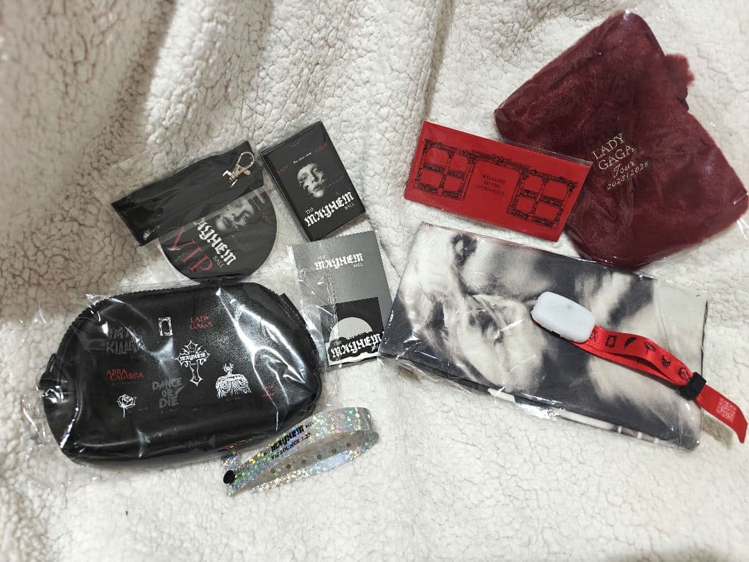 LADY GAGA VIP グッズ ゴールド メイヘムリストバンド付き