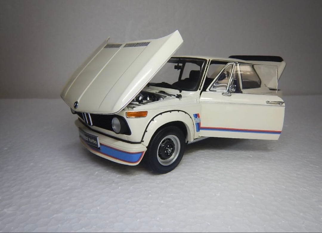 KYOSHO 1/18 BMW 2002turbo （White)絶版稀少モデル
