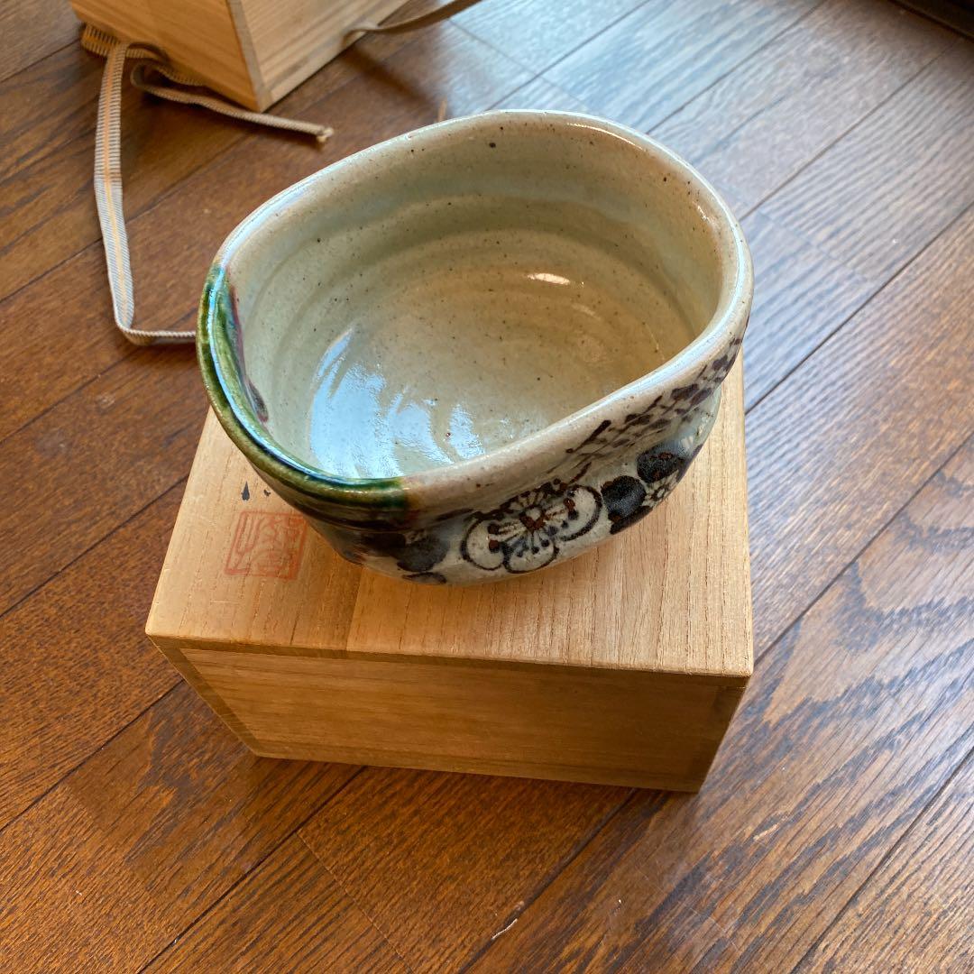 織部　沓形茶碗