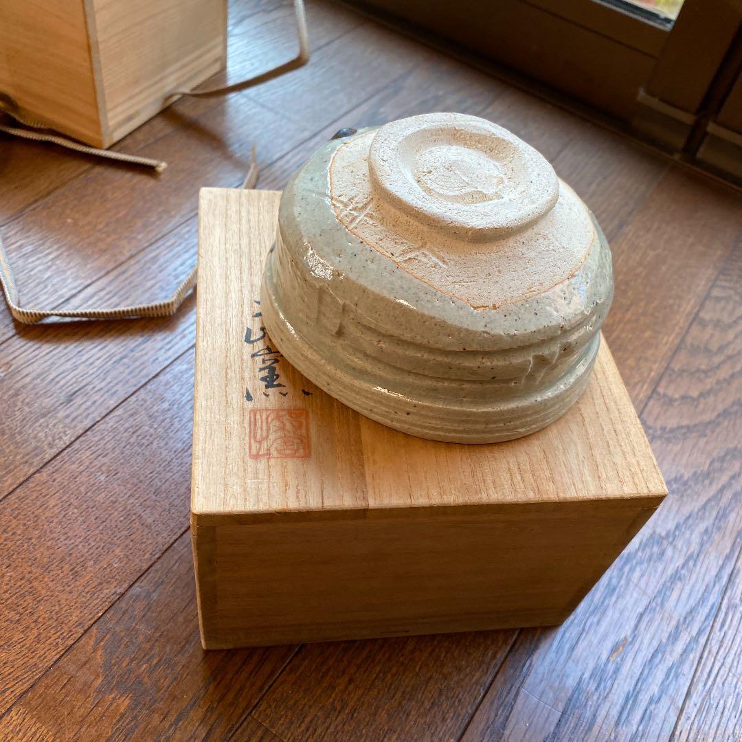 織部　沓形茶碗