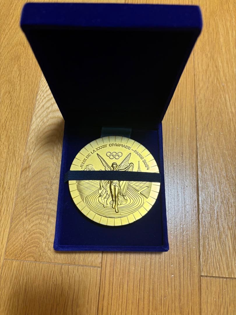 パリ　オリンピックの金メダル レプリカ 材質: 亜鉛合金　専用ケース付き