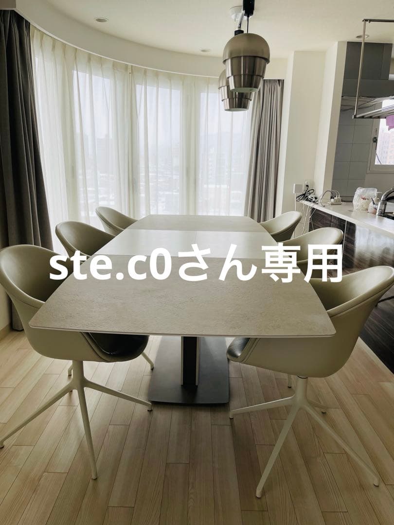 モダンなダイニングテーブルセット