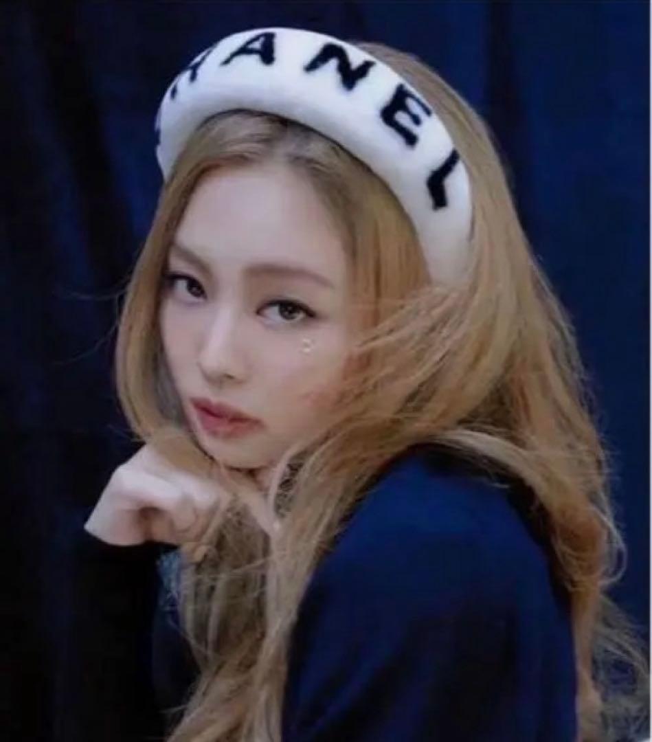 CHANEL ロゴ入りファーカチューシャ