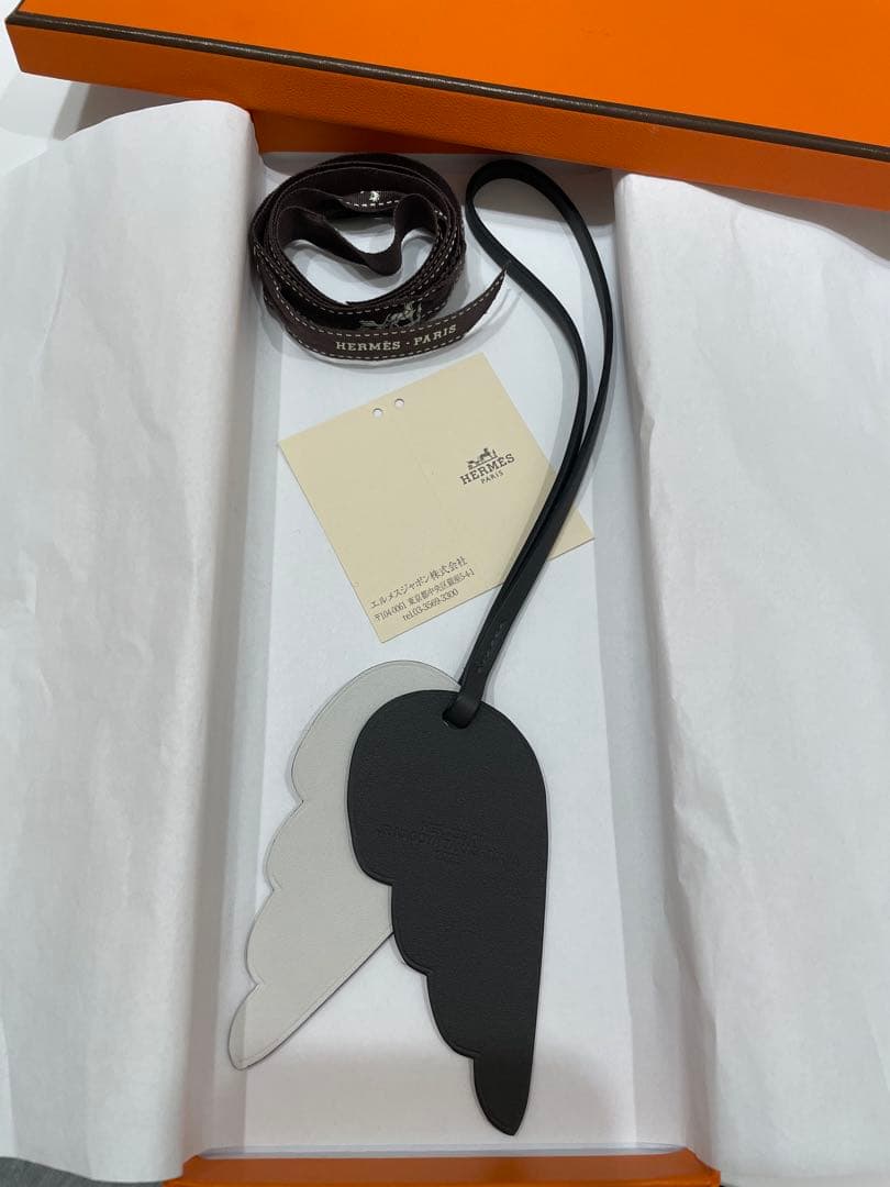 エルメス　チャームレザーグレーxホワイト 名古屋高島屋 2022 限定