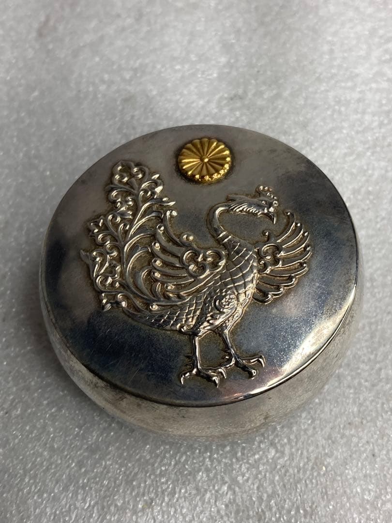 ②希少 天皇家下賜品 銀製 棗形 金象嵌 菊花紋章 鳳凰盛上文 ボンボニエール
