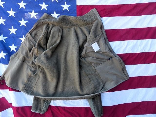 米軍実物　ポーラテックフリースジャケット　M-R　コヨーテ ECWCS　150