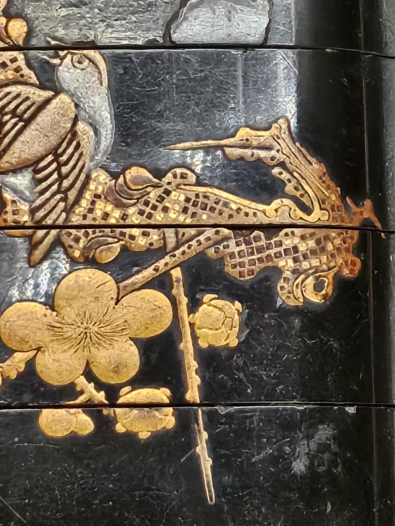 金箔装飾の漆器印籠