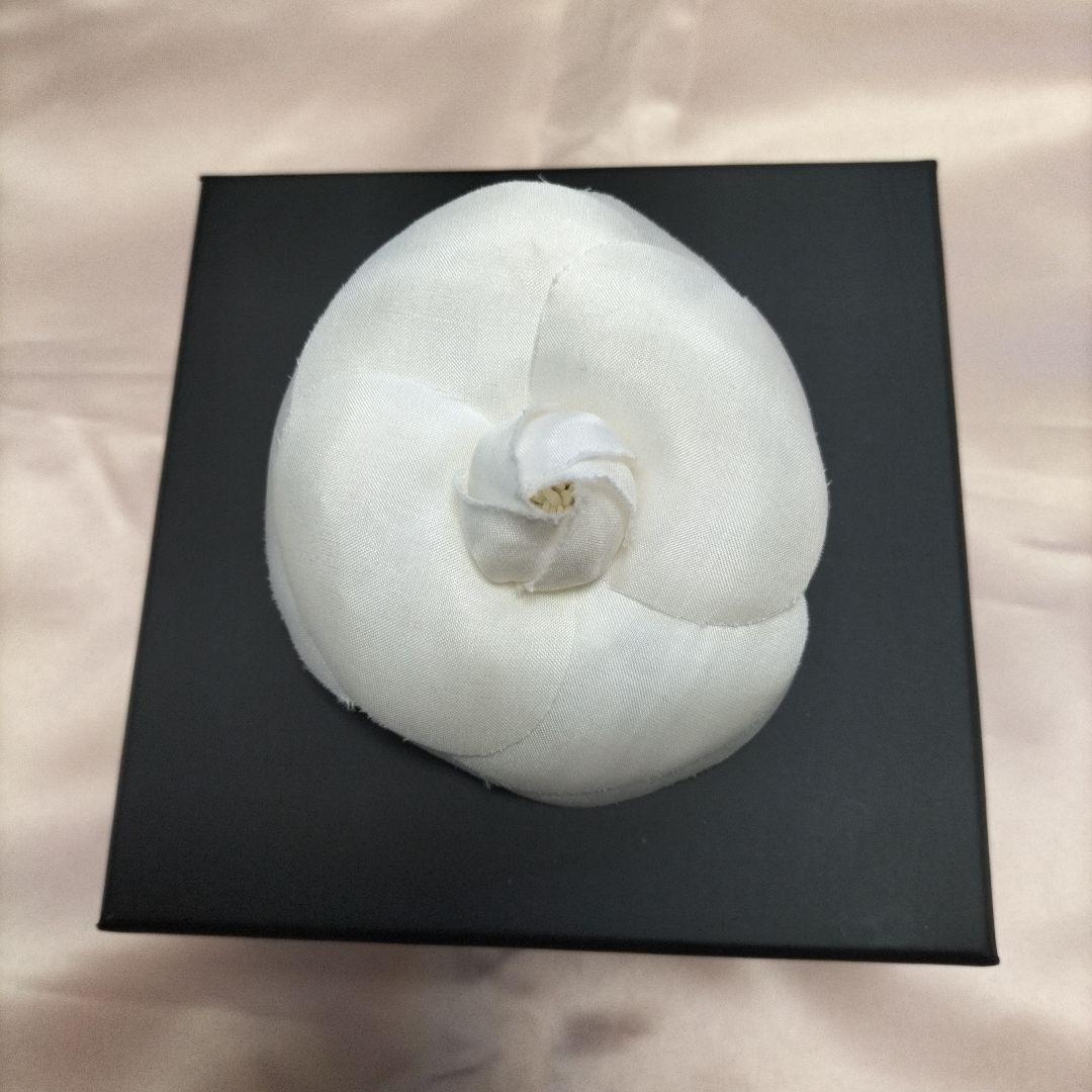 CHANEL ホワイトコサージュ