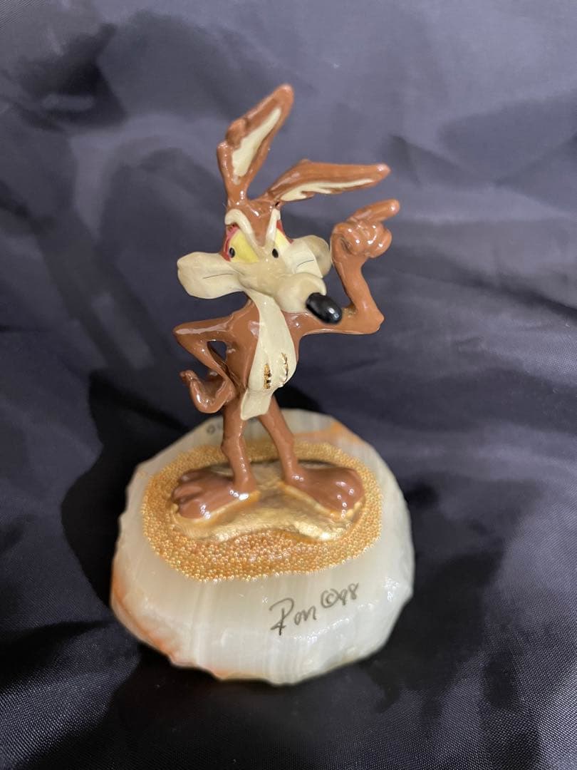 ワイリーコヨーテ 台座付きフィギュア アンティーク ルーニーテューンズ
