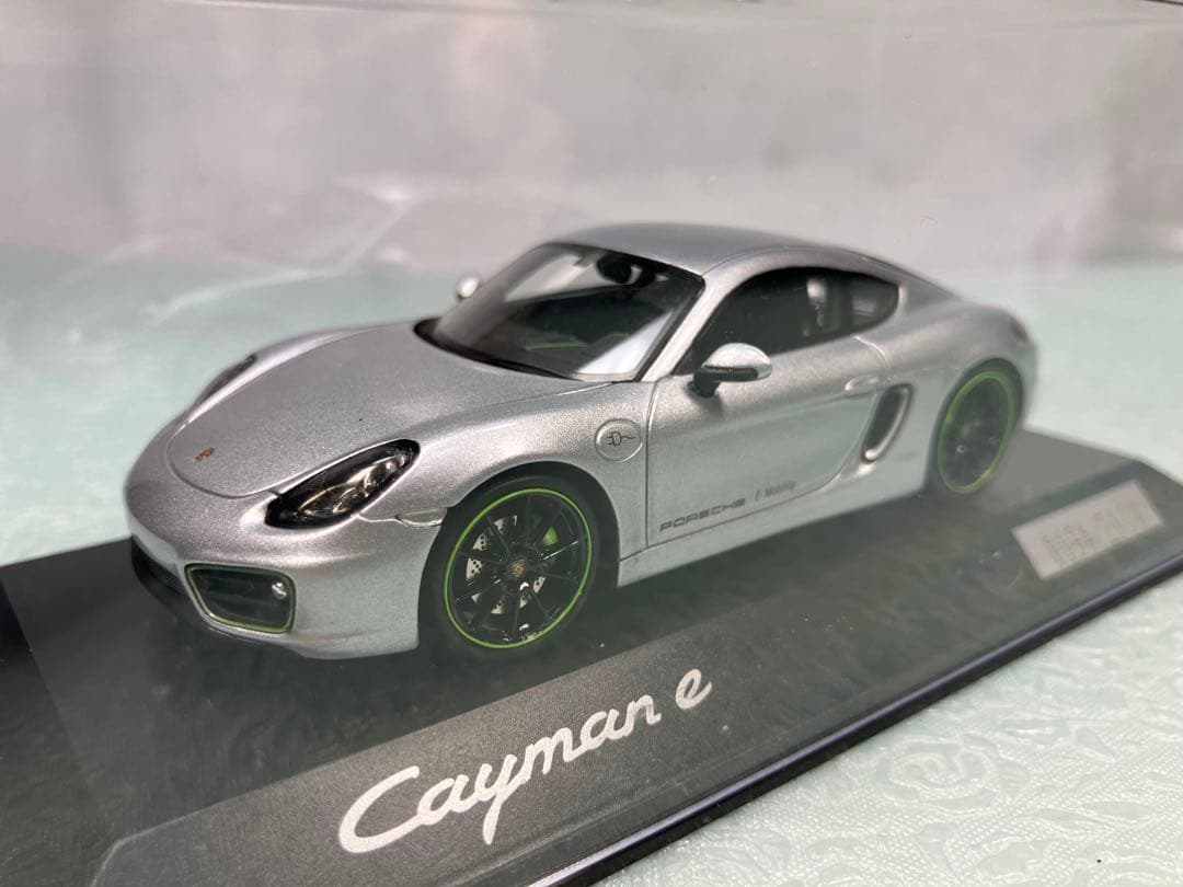 Spark ディーラー特注Porsche Cayman e シルバー2015年