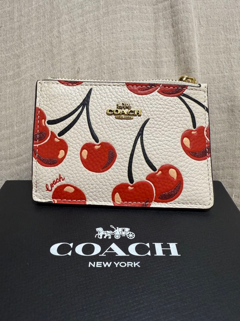 COACH チェリー柄 ケース