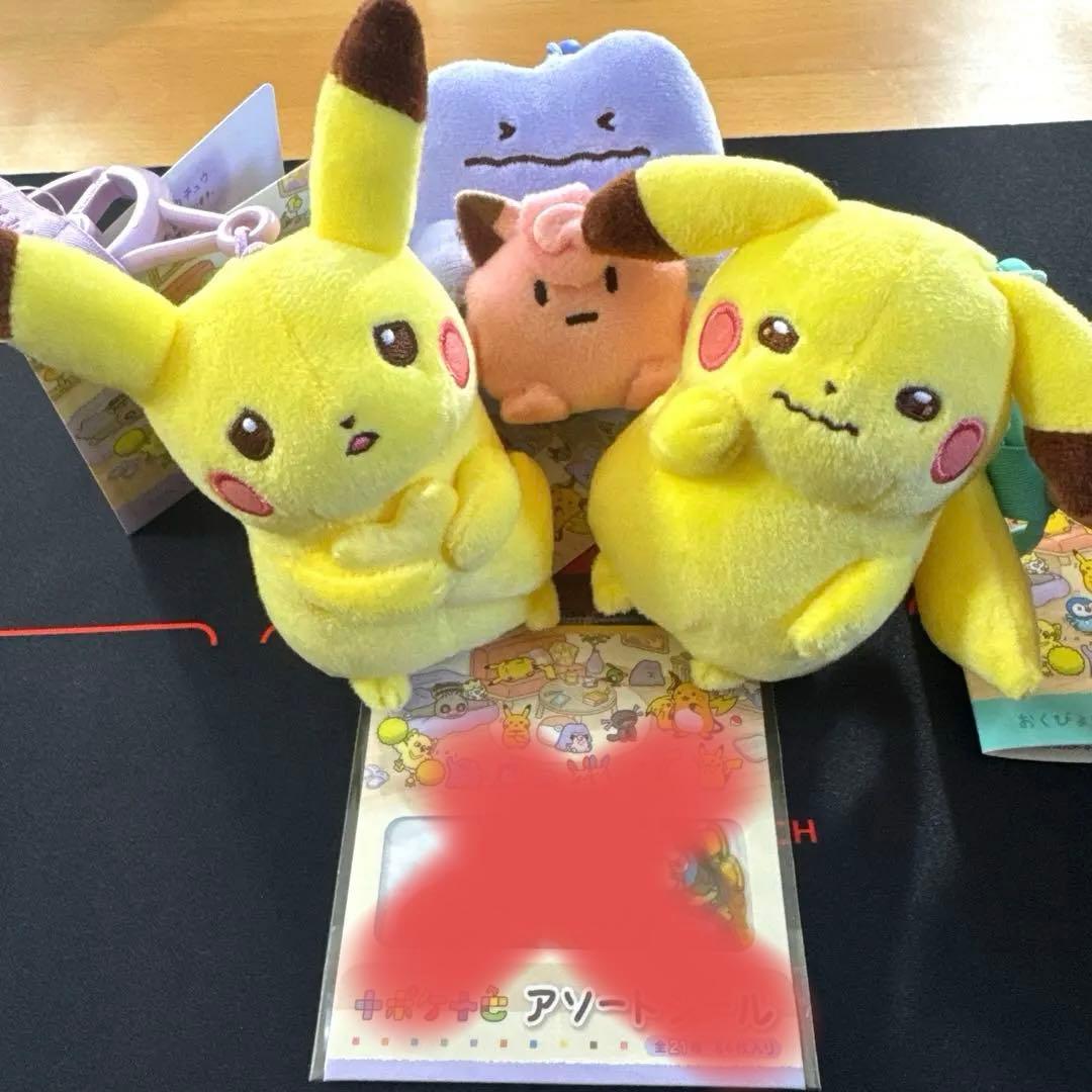 十ポケ十色　ピカチュウ メタモン　ぬいぐるみ