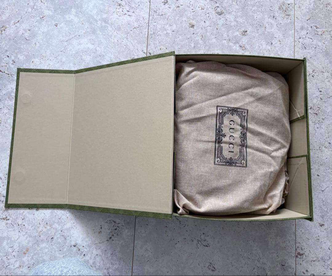 GUCCI GGマーモント キルティング スモール ショルダーバッグ