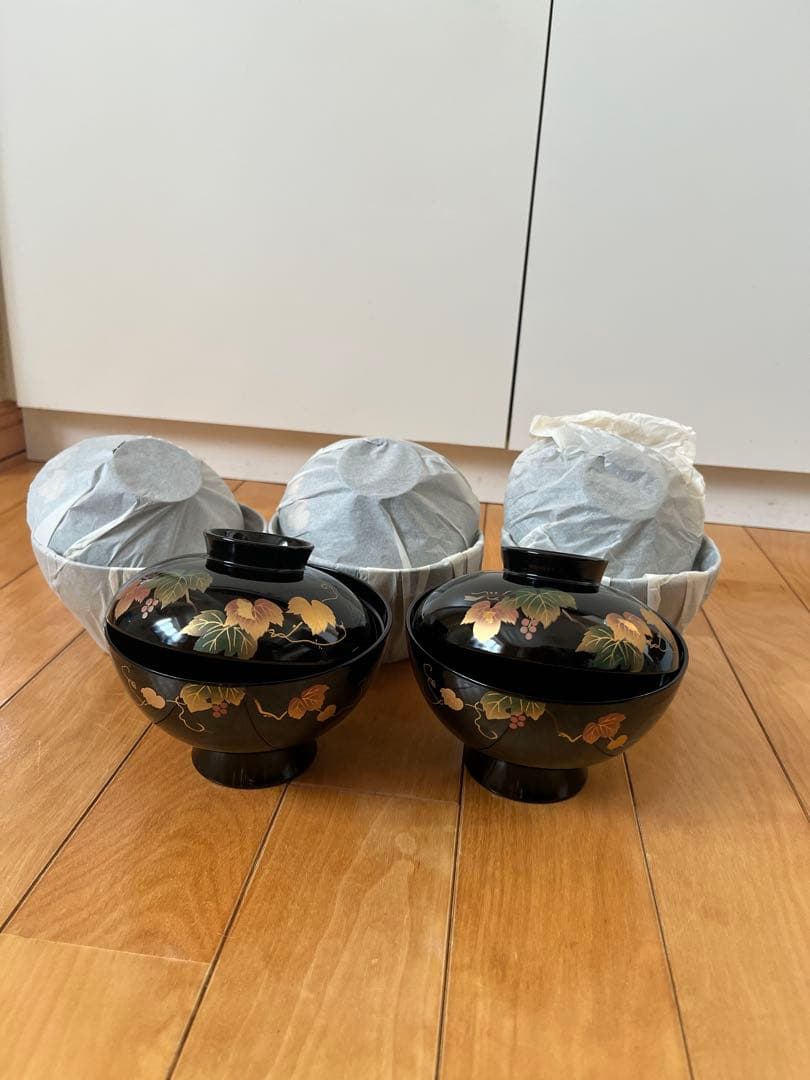 【新品】蓋付き吸物椀5客 漆器 ツタの装飾 木合★三越での購入品★