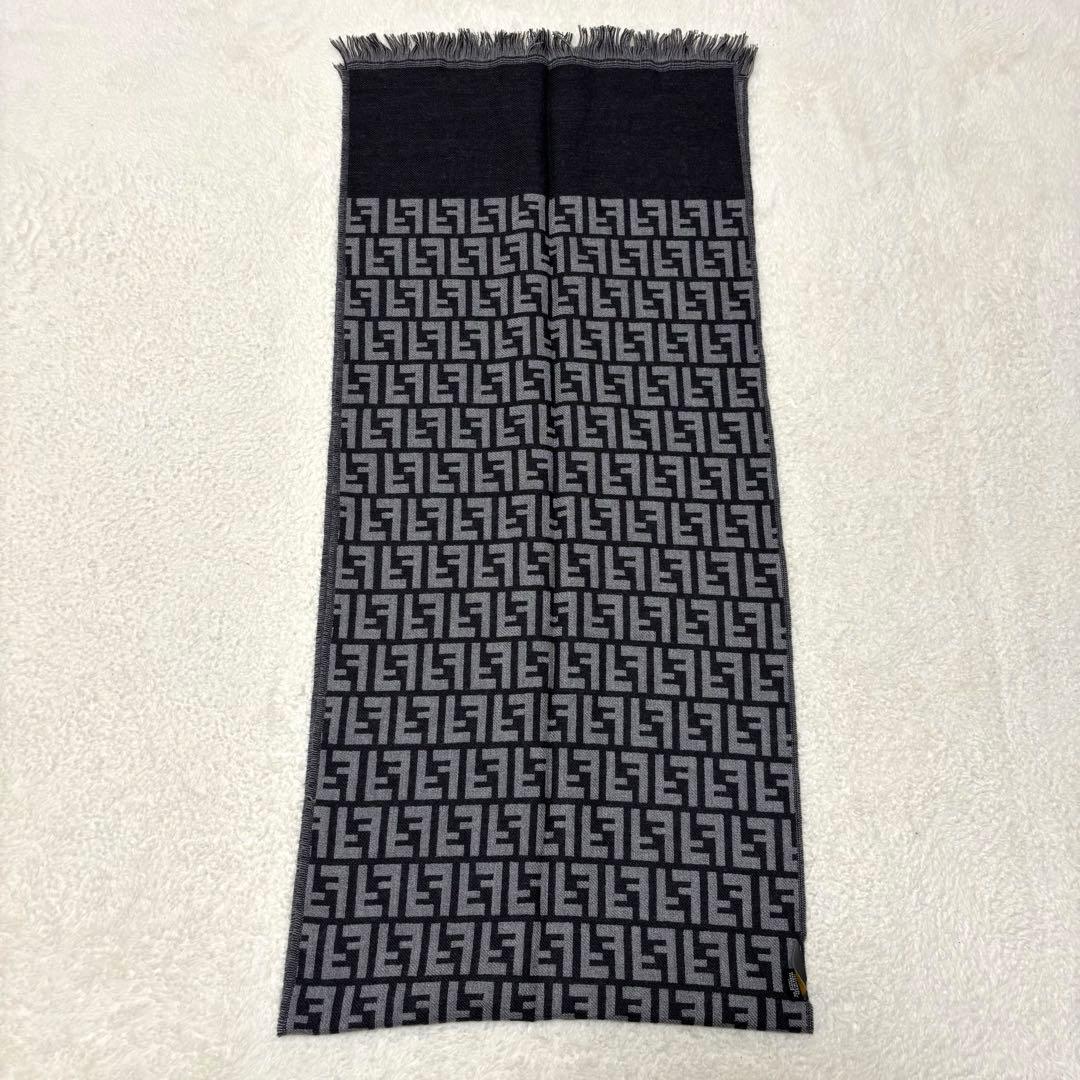 FENDI フェンディ ズッカ柄 マフラー ウール 総柄 グレー × ブラック