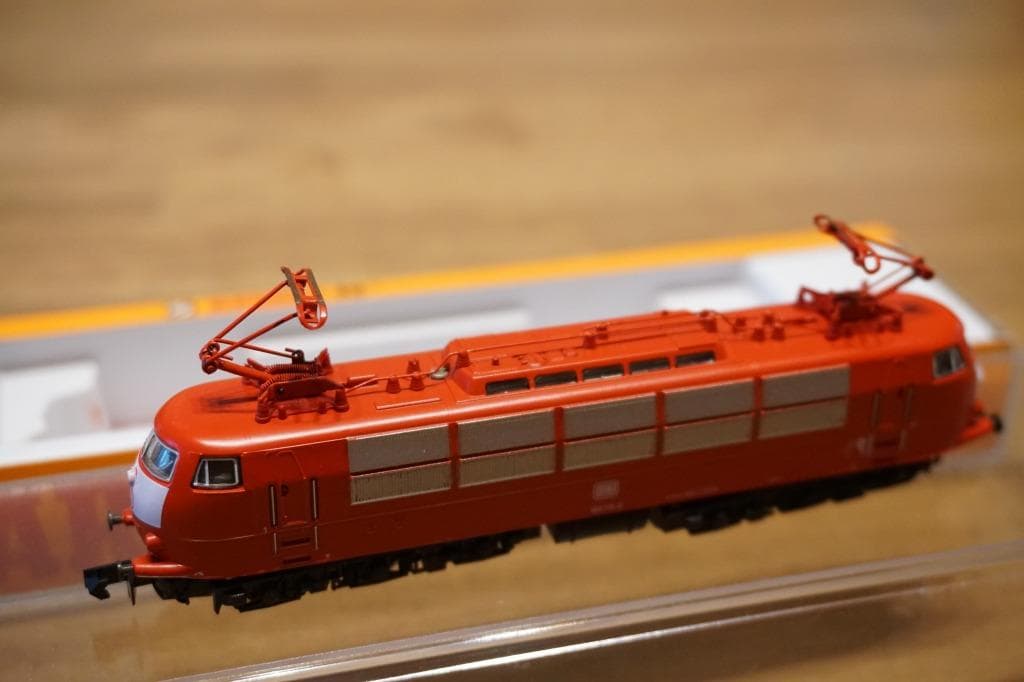 ARNOLD 品番2353 DB(ドイツ）　１０３型１１５－２　オリエント赤塗装