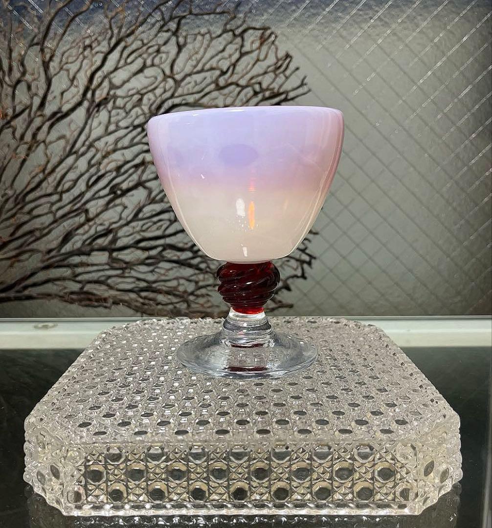 骨董　レトロガラス　赤フチ乳白色暈し　水玉紋　貝巻き脚付　氷コップ　復刻品