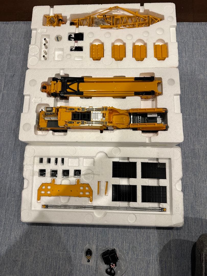 ミニカー LIEBHERR 1/50 LTM11200-9.1