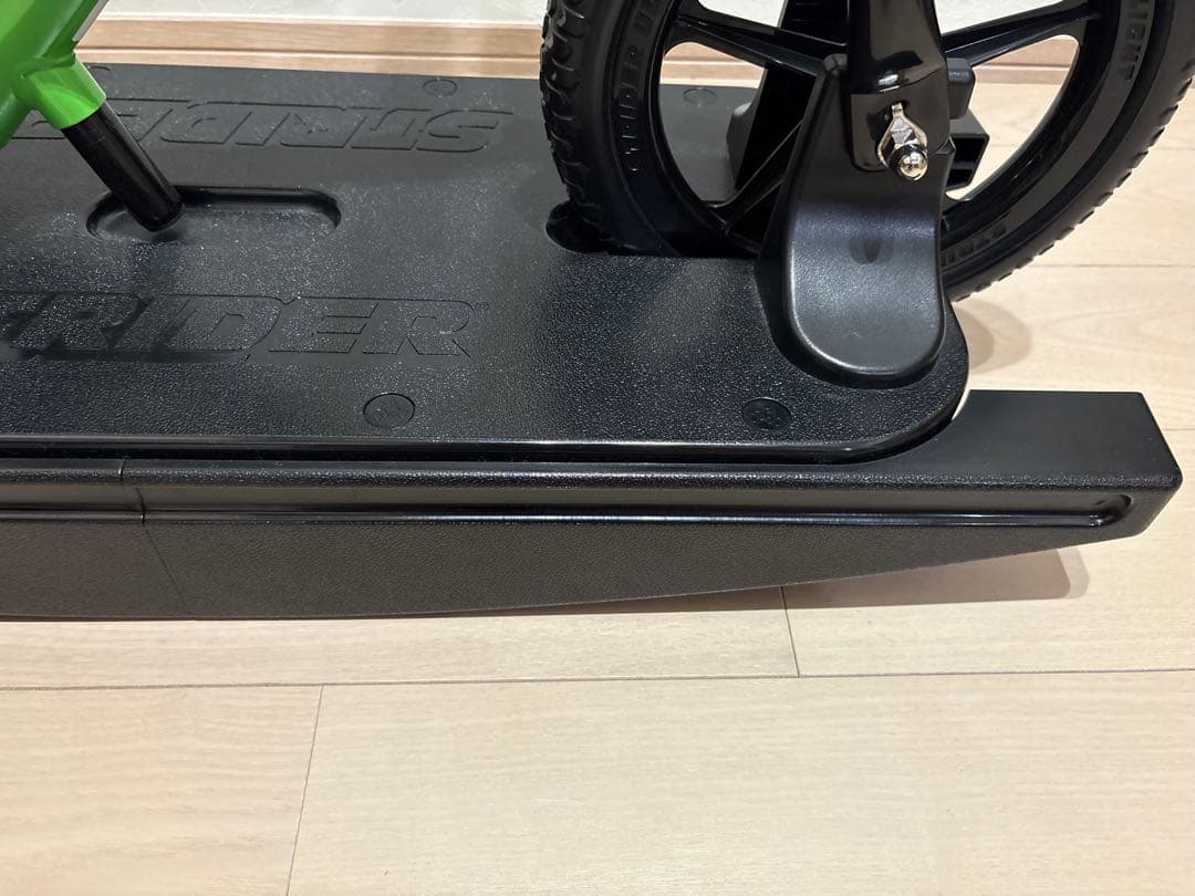 ロッキングストライダー 12インチ グリーン ロッキングベース付き