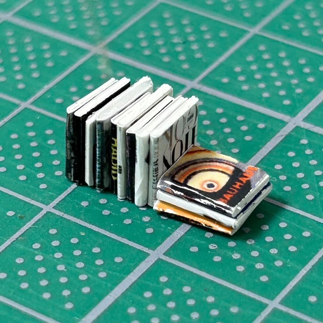 【600個】ランダム、模型用添景【本/雑誌】1:50模型　建築模型