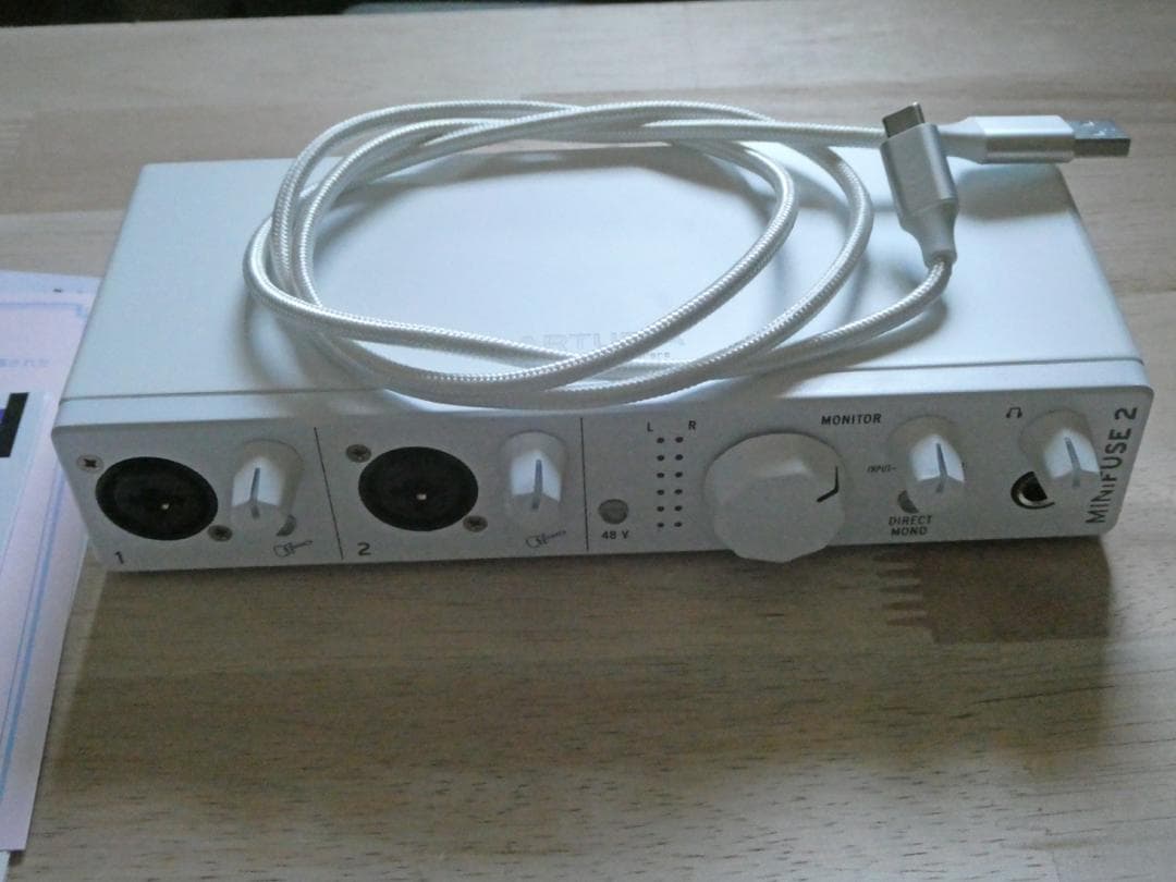 Arturia MINIFUSE 2 オーディオ& MIDIインターフェース