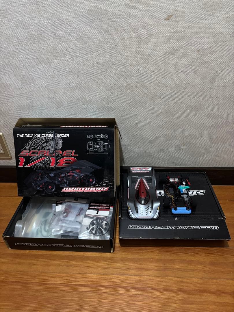 ロビトロニック　スカルペル　1/18 ラジコン