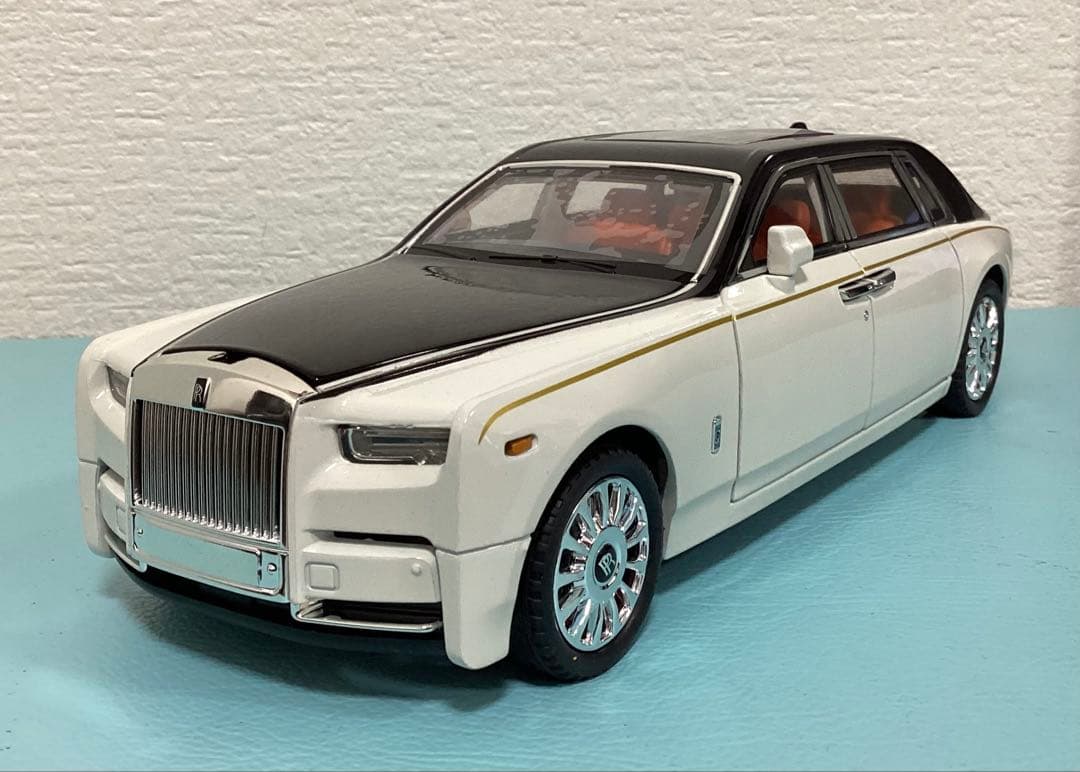 ロールスロイス ファントム ホワイト/ブラック 1/18 電池付