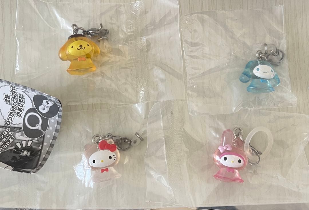 サンリオ　めじるしアクセサリー　てるてる坊主　8の字3種&輪っか1種　値下げ不可