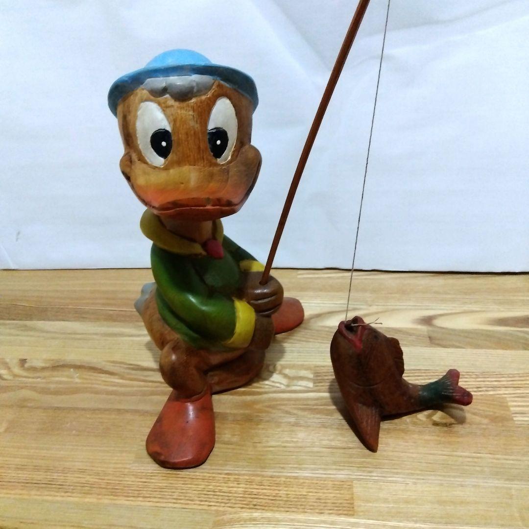 ドナルドダック　木彫りの置物