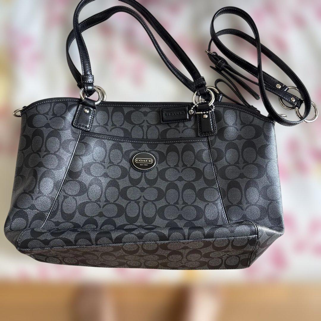 N*i様 COACH ブラック ロゴトートバッグ