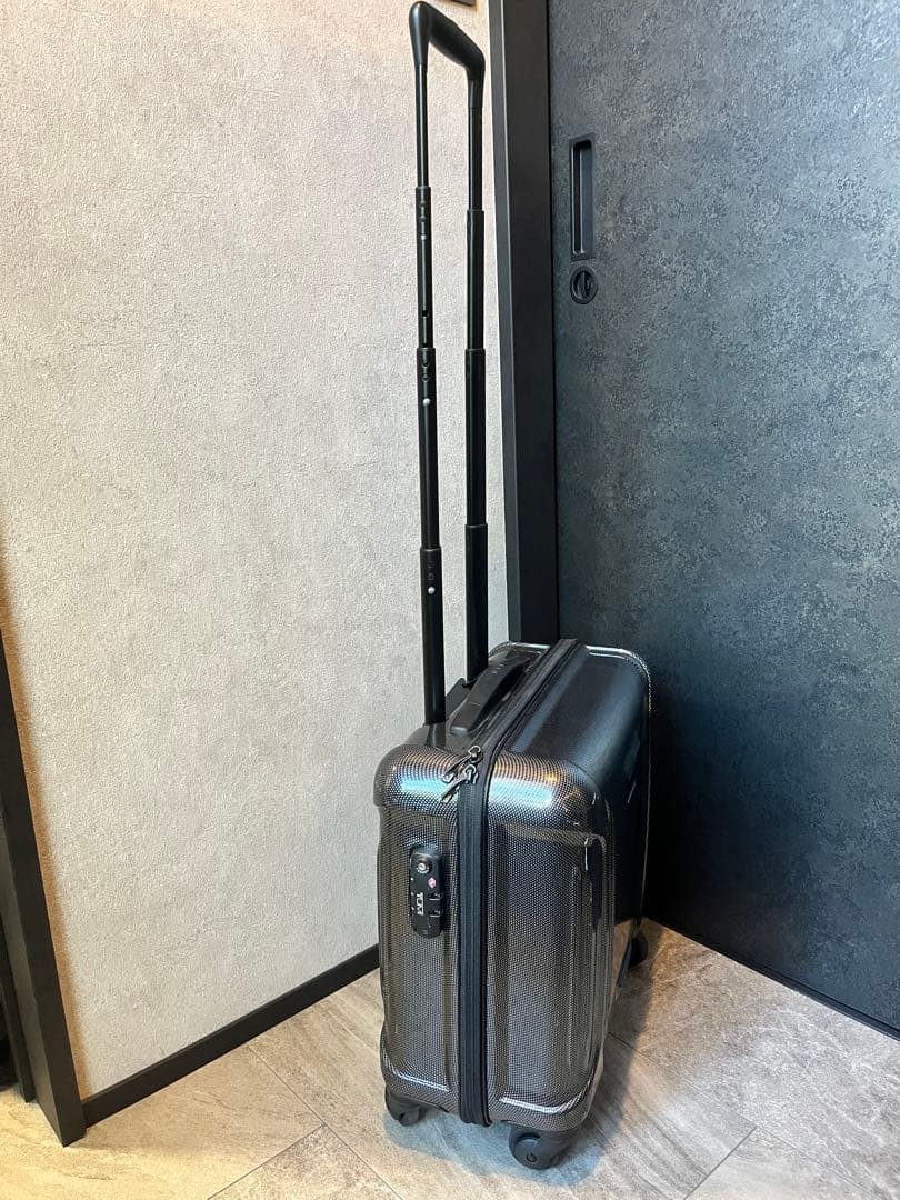 Tumi ブラック 軽量小型キャリーケース