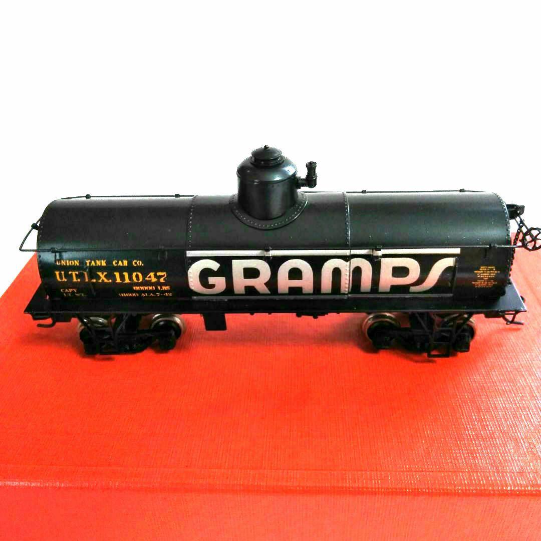 U.T.L.X.　GRAMPS  FRAMELESS TANK CAR　HOn3