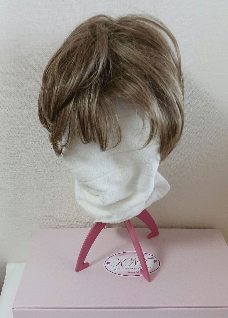 KNTカオリ ナラ ターナー マッシュショート ウィッグ 　アッシュゴールド