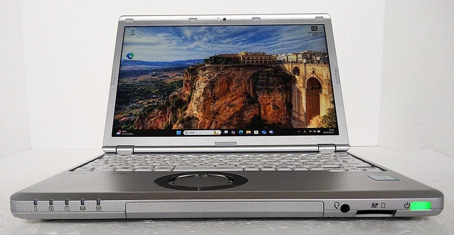 持ち歩きに最適 Panasonic CF-SZ6