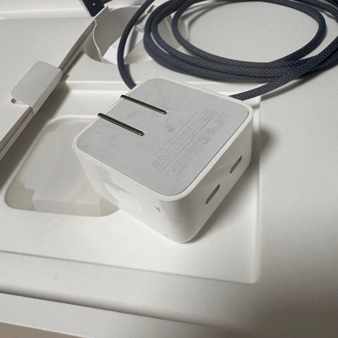 Apple MacBookAirミッドナイト M3 13インチ　16GB 512