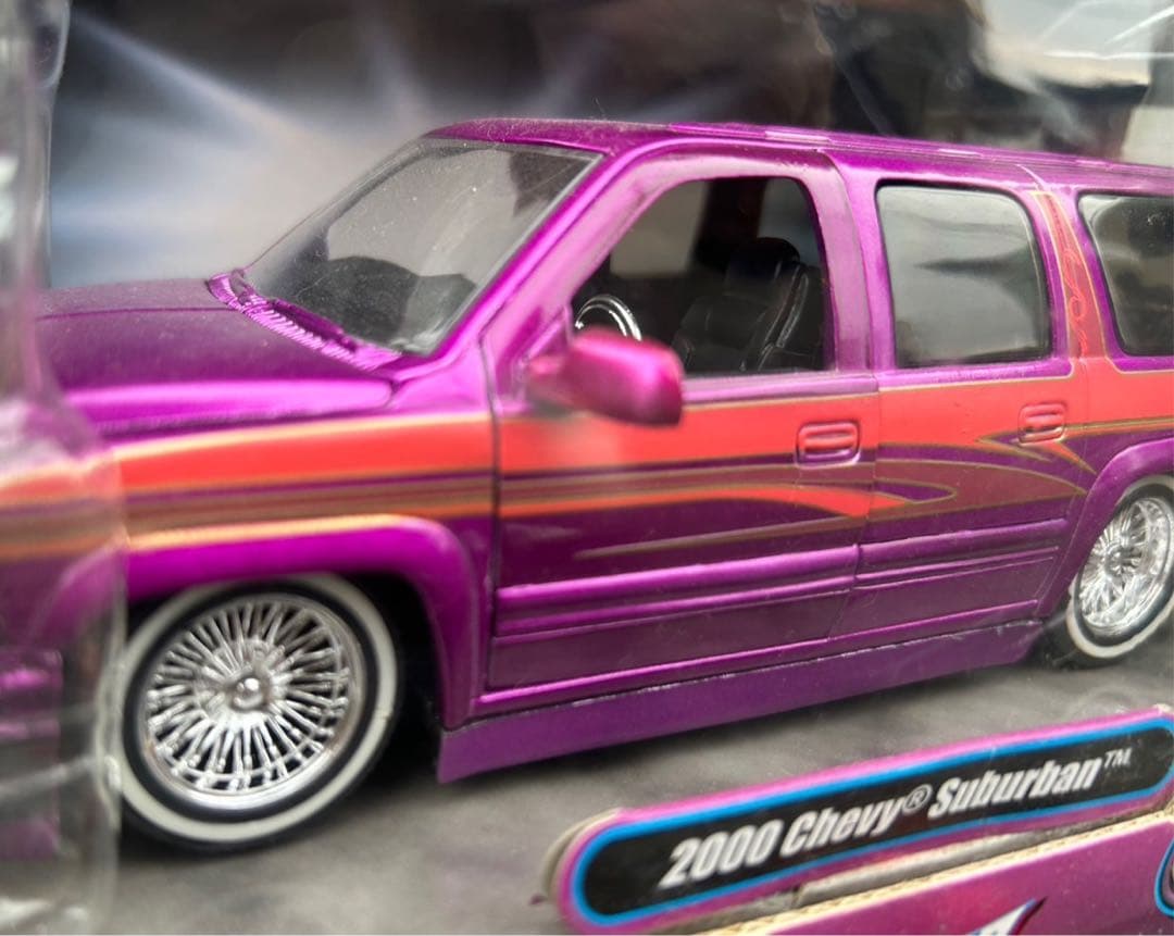 ミニカー Jada TOYS 1/24 2000 Chevy Suburban