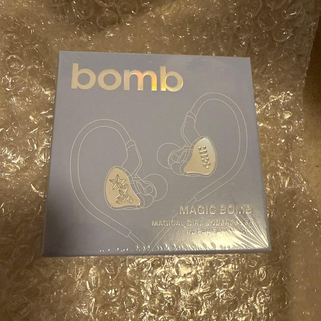 ILLIT MAGIC BOMB インイヤーイヤフォン