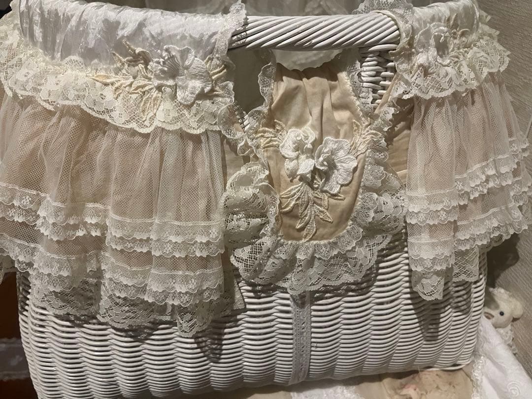 さえら　かご　フリル付きラタンバスケット