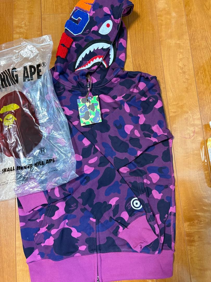エイプBAPEシャークパーカー　Sサイズ