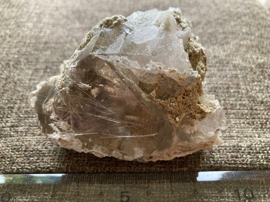 ヒマラヤ　マニハール原石　ルチル入り　水晶　天然石　レインボー