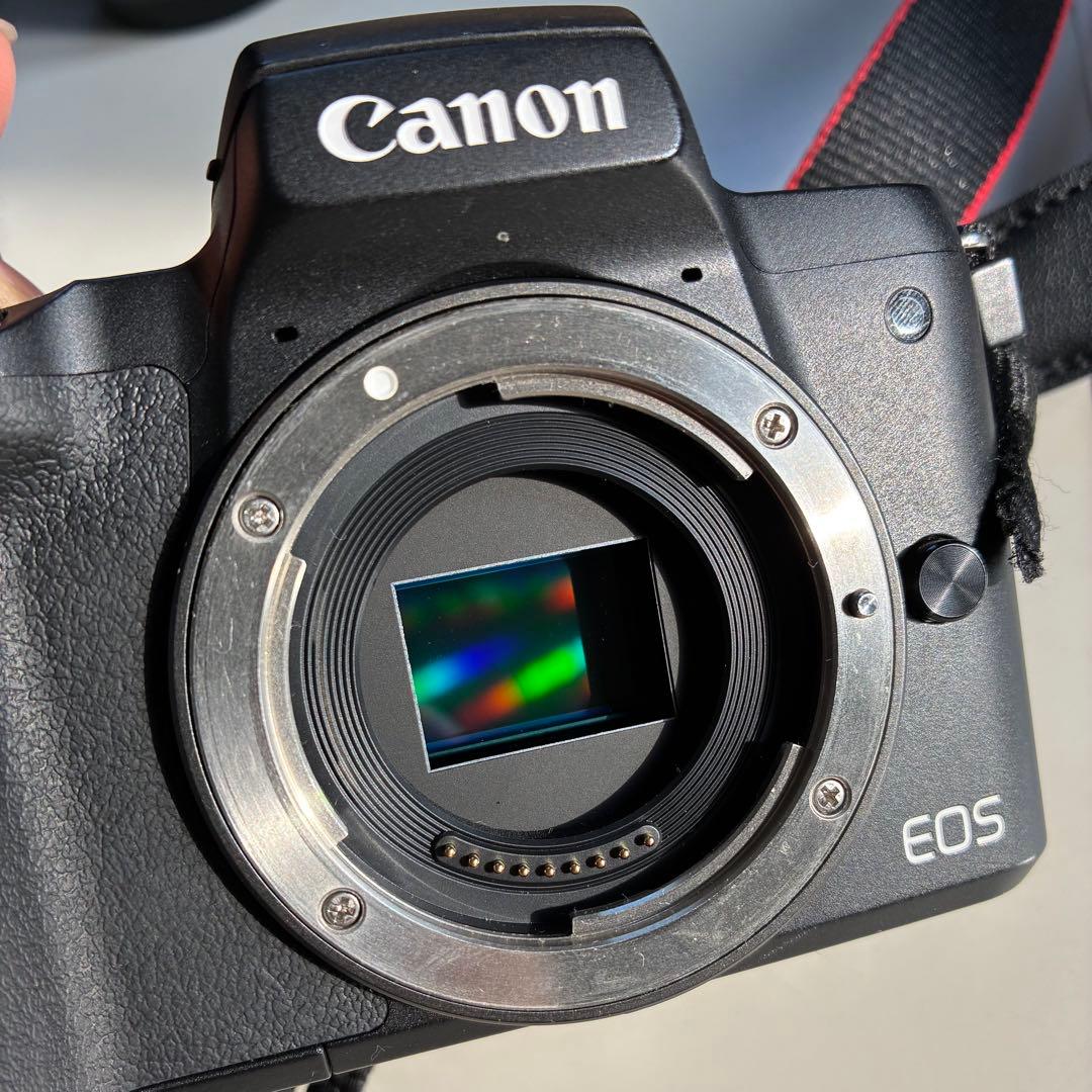 Canon EOS kiss M ミラーレス一眼レフ　レンズ2本・カメラバッグ付