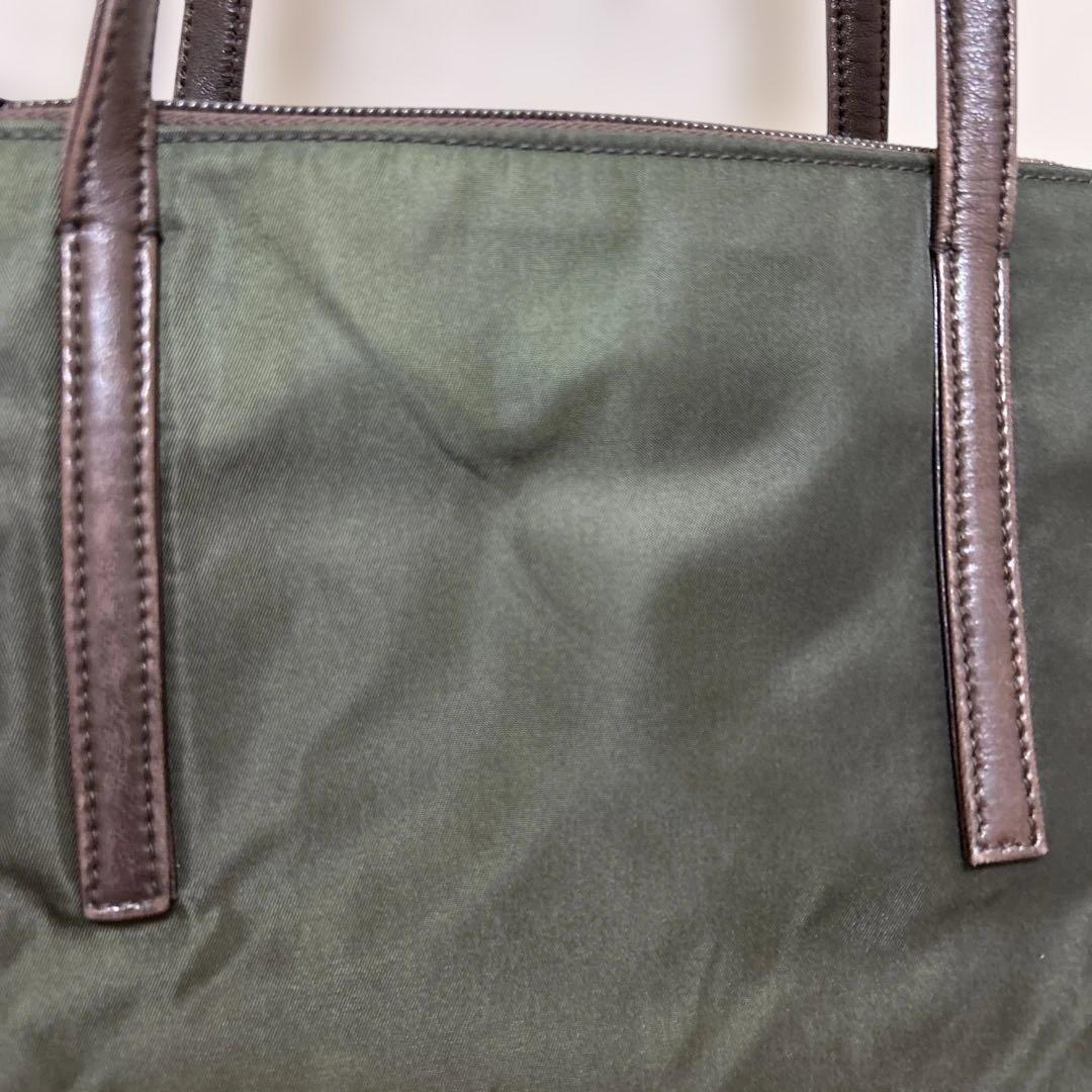 プラダ　ブラック ナイロン ショルダーバッグ　三角プレート　レザー紐