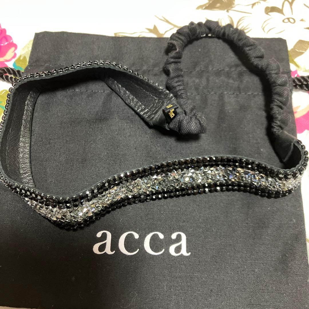 美品　アッカ　スワロフスキーヘアバンド