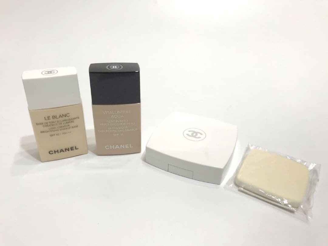シャネル ファンデーション ベース ル ブラン コンパクト ラディアンス 20