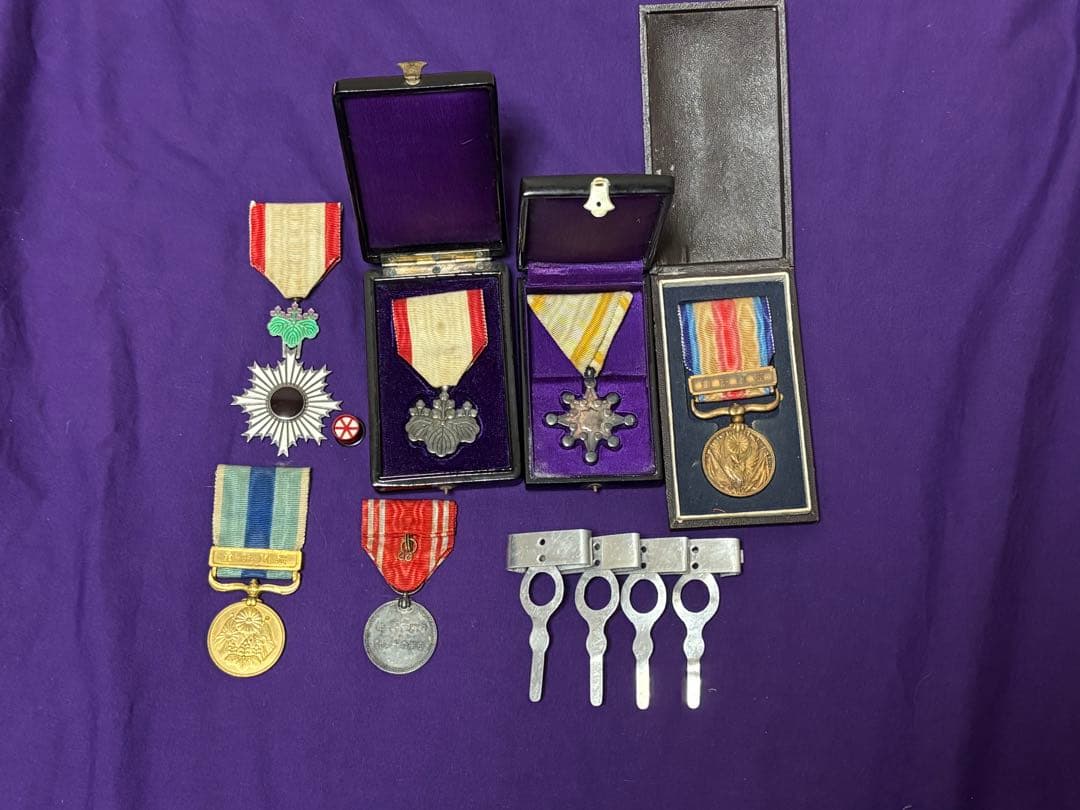 旧日本軍 勲章6点＋勲章吊り金具まとめ売り