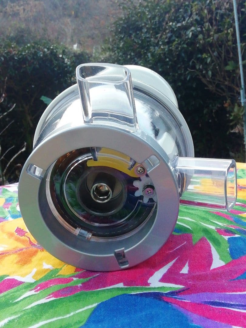 ジューサーの最高峰/ ヒューロムスロージューサー/ 未使用/ HU-400