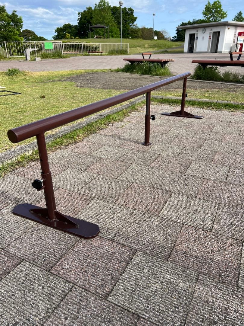 スケートボード用金属レール