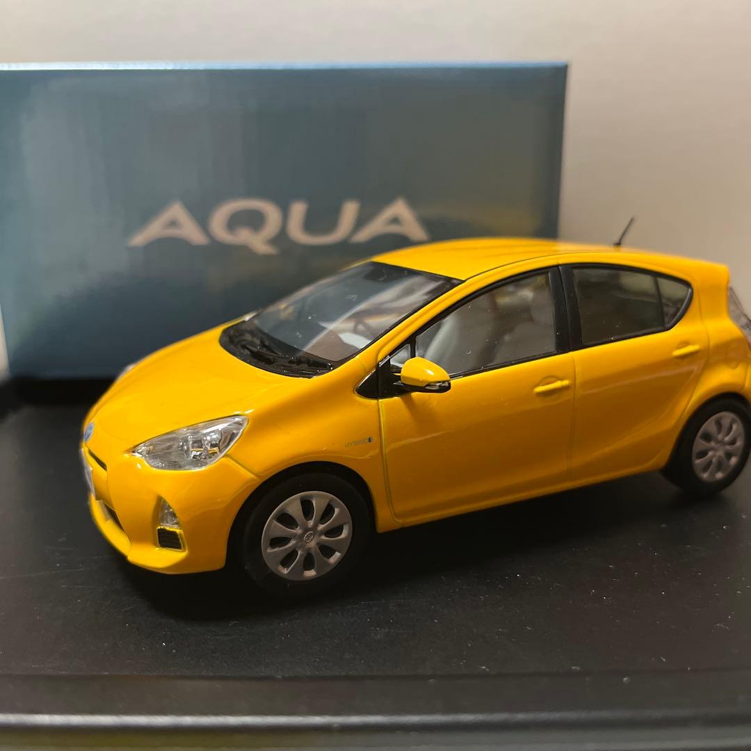 非売品　トヨタ　AQUA アクア　カラーサンプル　イエロー