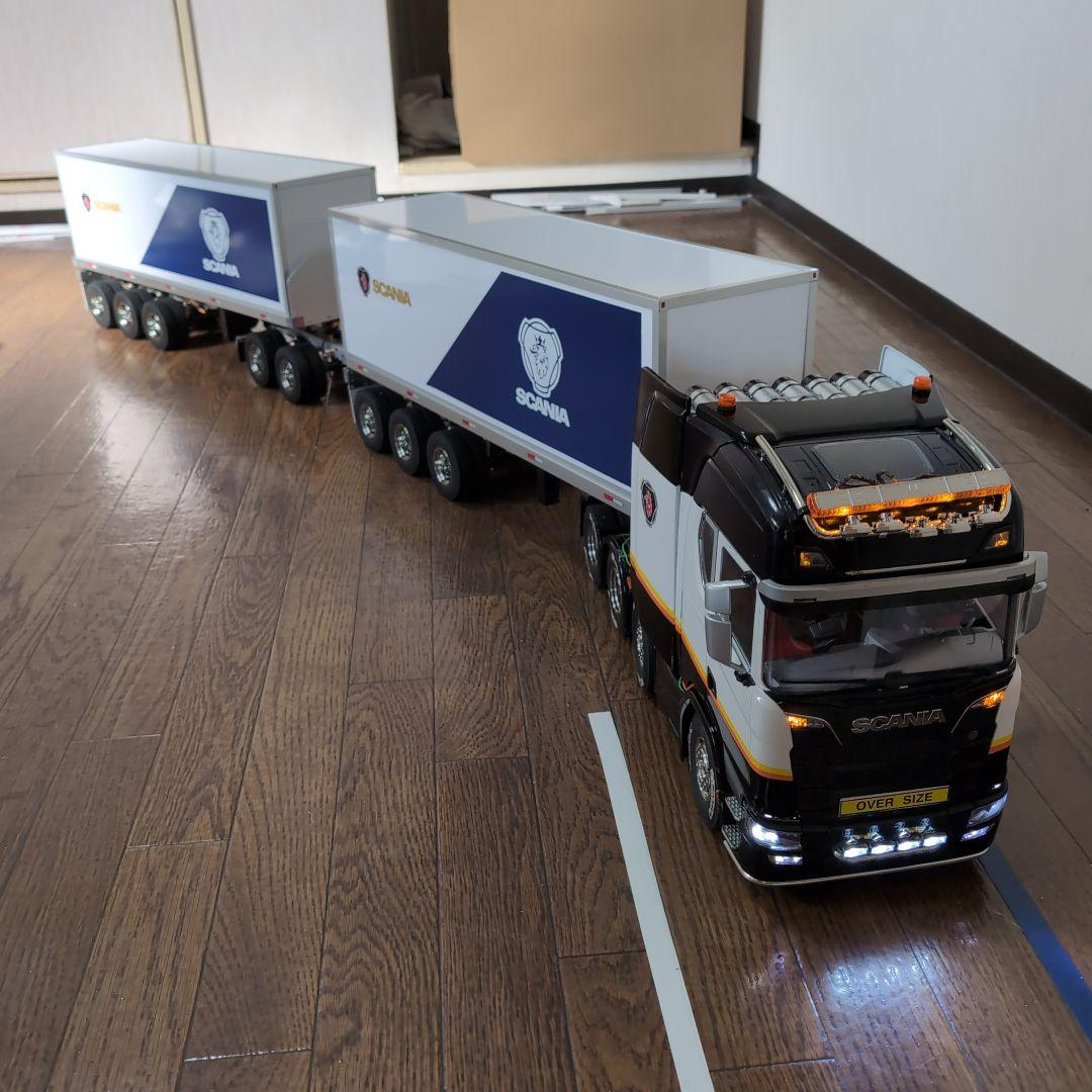 タミヤスカニア ダブルス大型トレーラー LEDキャブサスとリーフサス付き。