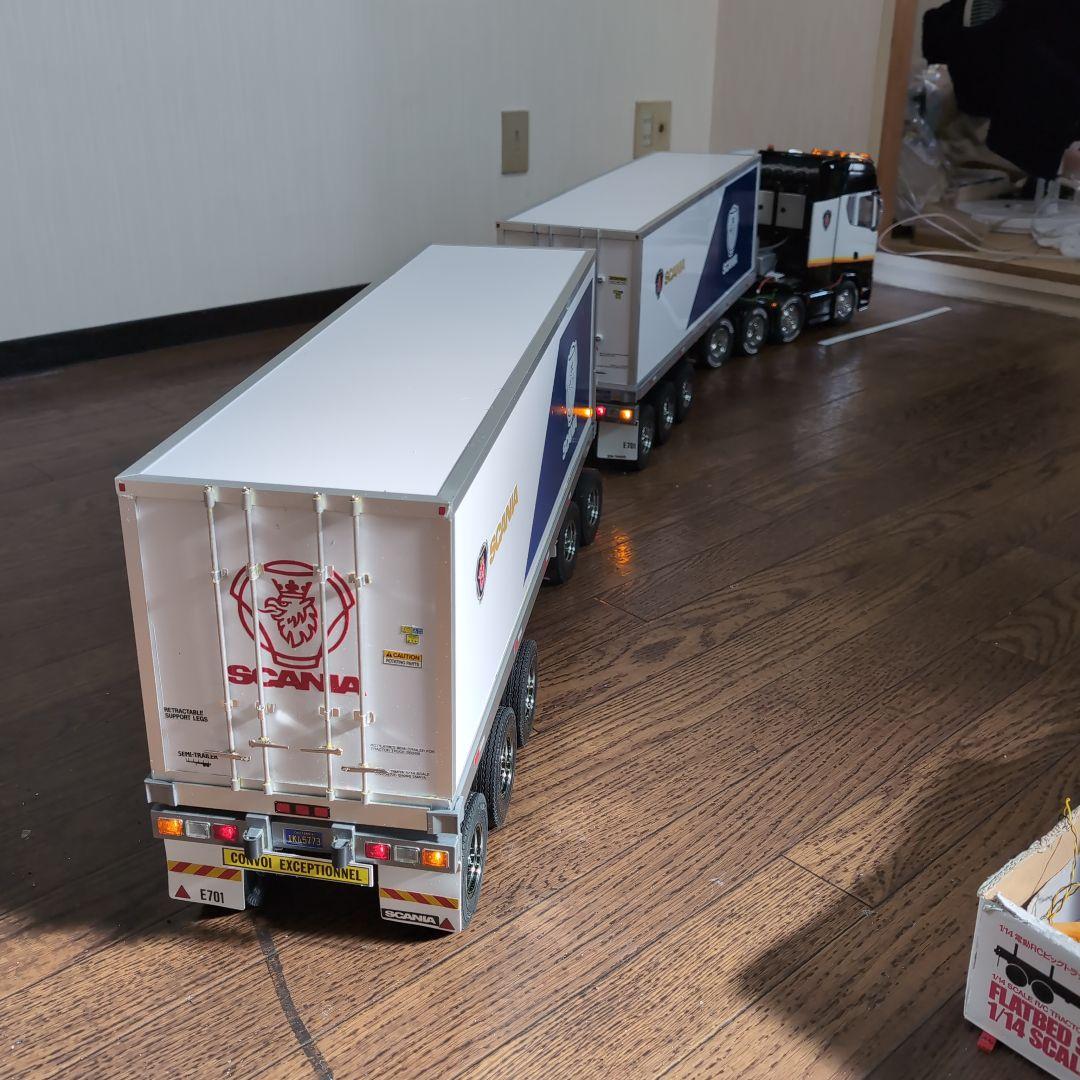タミヤスカニア ダブルス大型トレーラー LEDキャブサスとリーフサス付き。
